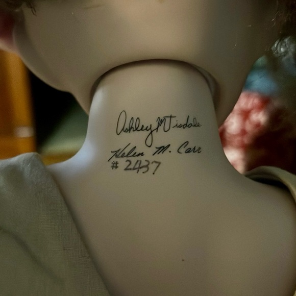 RARE Les Miserables Porcelain Doll "Little Cosette" #2437 - Picture 9 of 11